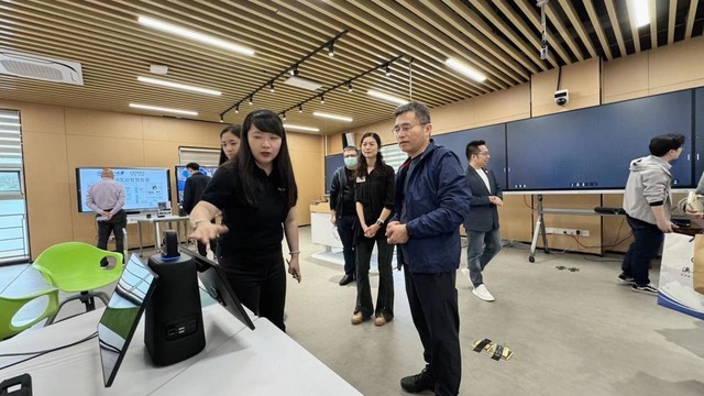 看到科技联合浙江大学和钉钉打造AI互动智慧教室，赋能全场景教学