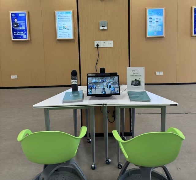 看到科技联合浙江大学和钉钉打造AI互动智慧教室，赋能全场景教学