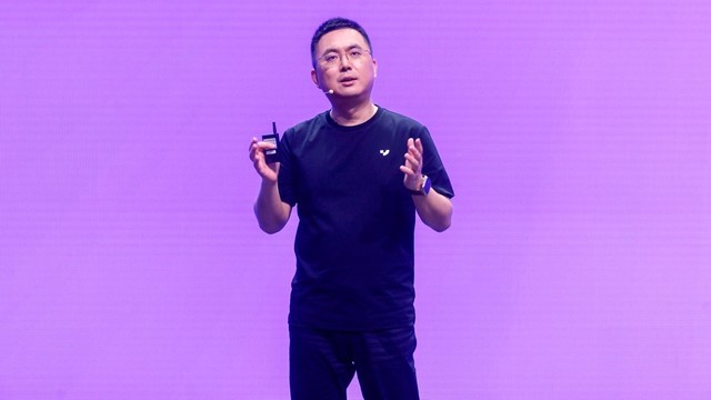 “最美7系”极越07首秀极越汽车机器人全新阵容亮相北京车展