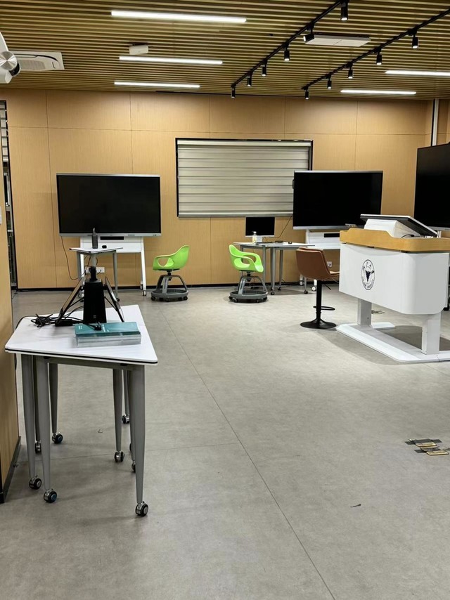 看到科技联合浙江大学和钉钉打造AI互动智慧教室，赋能全场景教学