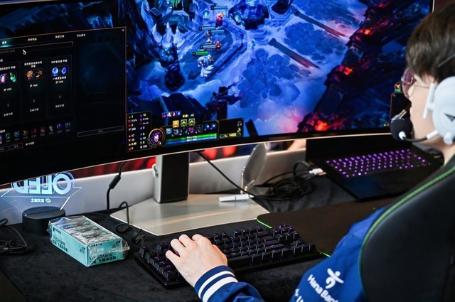 T1战队粉丝见面会于成都举行,三星新一代玄龙骑士OLED G6开启预约登记