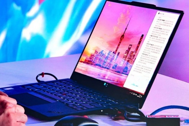 AI终端创新驱动增长，消费电子业周期向上趋势强劲