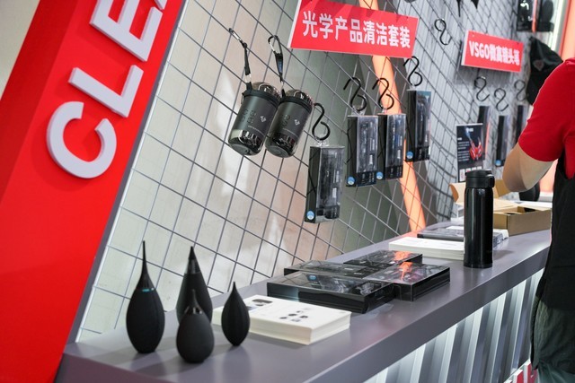 P&E 2024展会报道：VSGO展台展示未发布新品背包