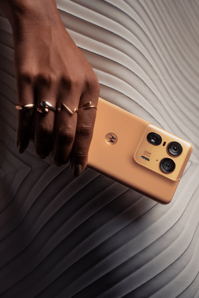 3999元起，moto X50 Ultra AI手机发布，moto首款AI影像旗舰