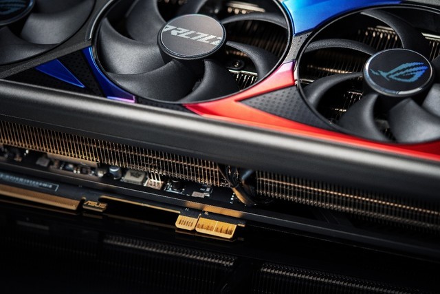ROG STRIX RTX4090D BTF背置显卡立显高阶战力！