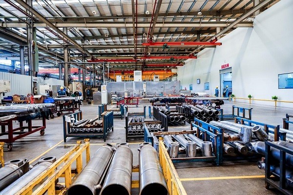 “看见数字中国”媒体探营探访厦门联通打造的银华机械5G智慧工厂