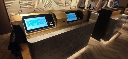 鹿马酒店自助入住机:智慧引领,深化服务,重塑住宿体验