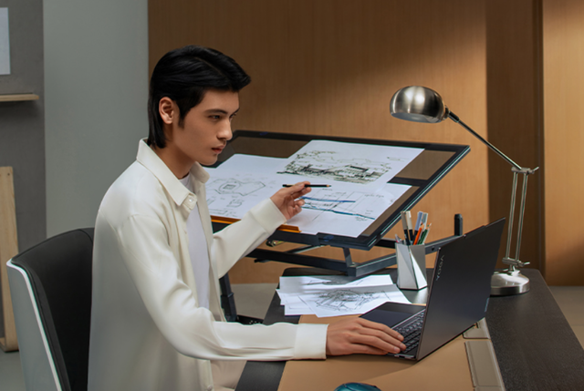 迪丽热巴出任联想及moto品牌代言人 AI PC元启与AI手机齐发售