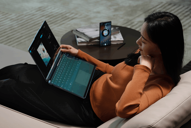 迪丽热巴出任联想及moto品牌代言人 AI PC元启与AI手机齐发售