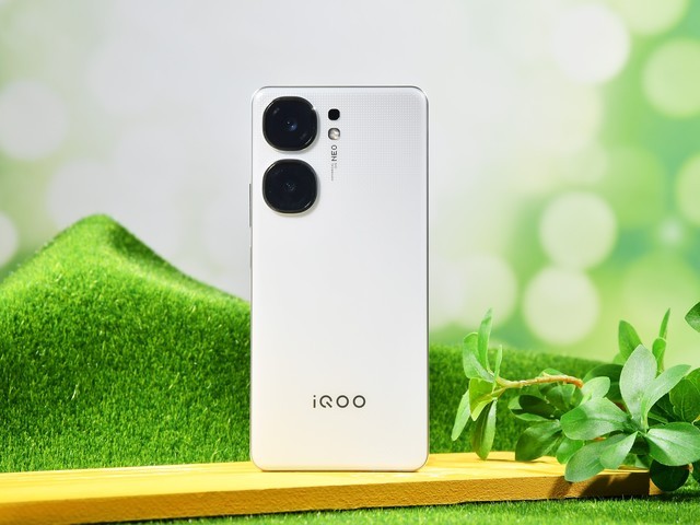 iQOO Neo9S Pro全面评测 电竞先锋对性能的纯粹追求
