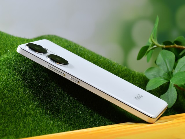 iQOO Neo9S Pro全面评测 电竞先锋对性能的纯粹追求