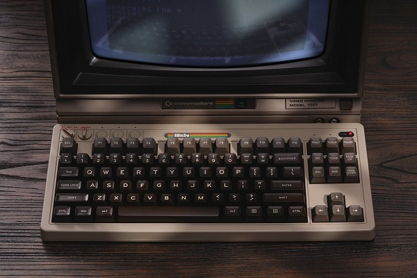 八位堂发布旗下第二款键盘产品：Retro87 C64 机械键