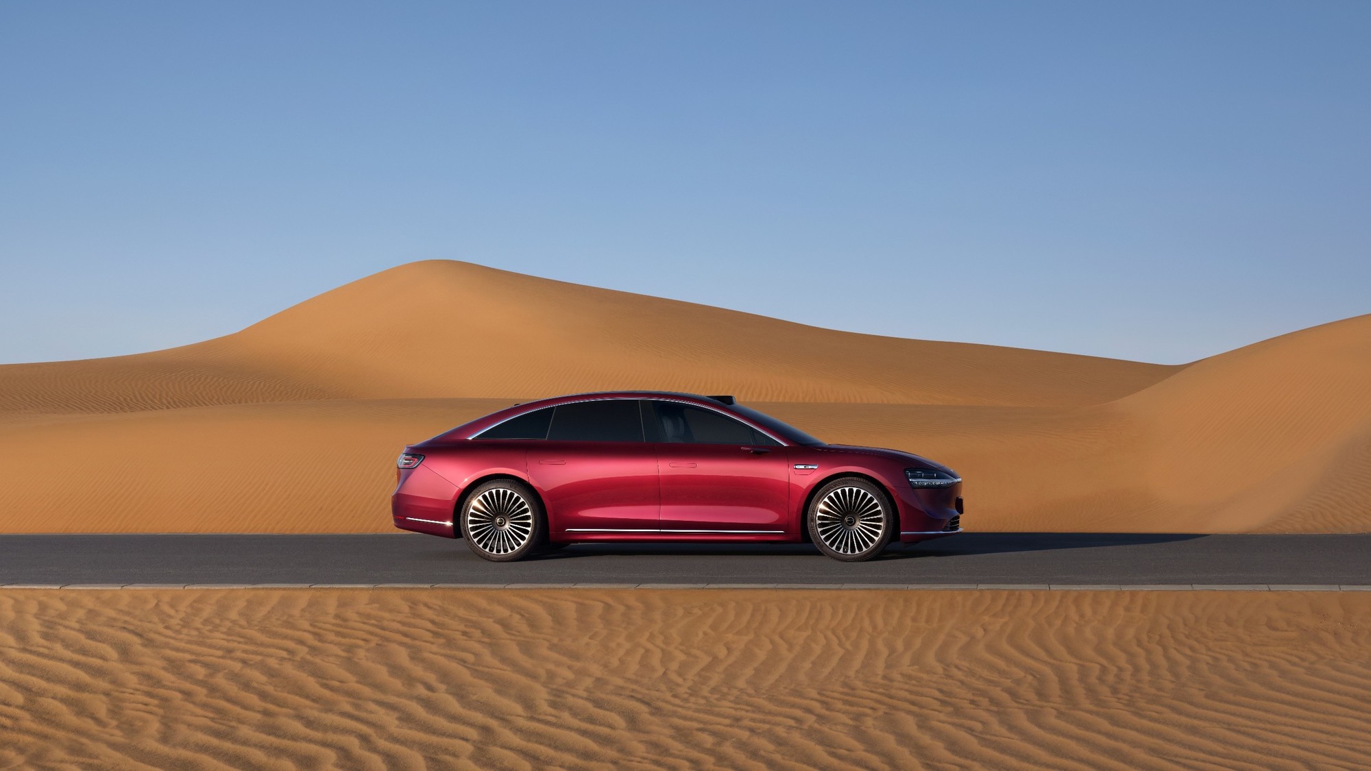 鸿蒙智行首款行政级豪华旗舰轿车享界 S9开启预订预计售价45万-55万