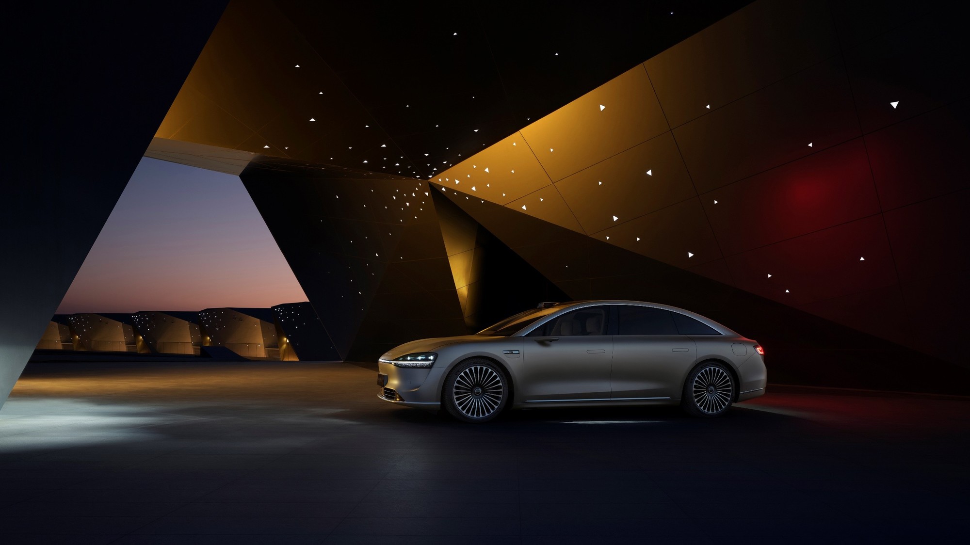 鸿蒙智行首款行政级豪华旗舰轿车享界 S9开启预订预计售价45万-55万