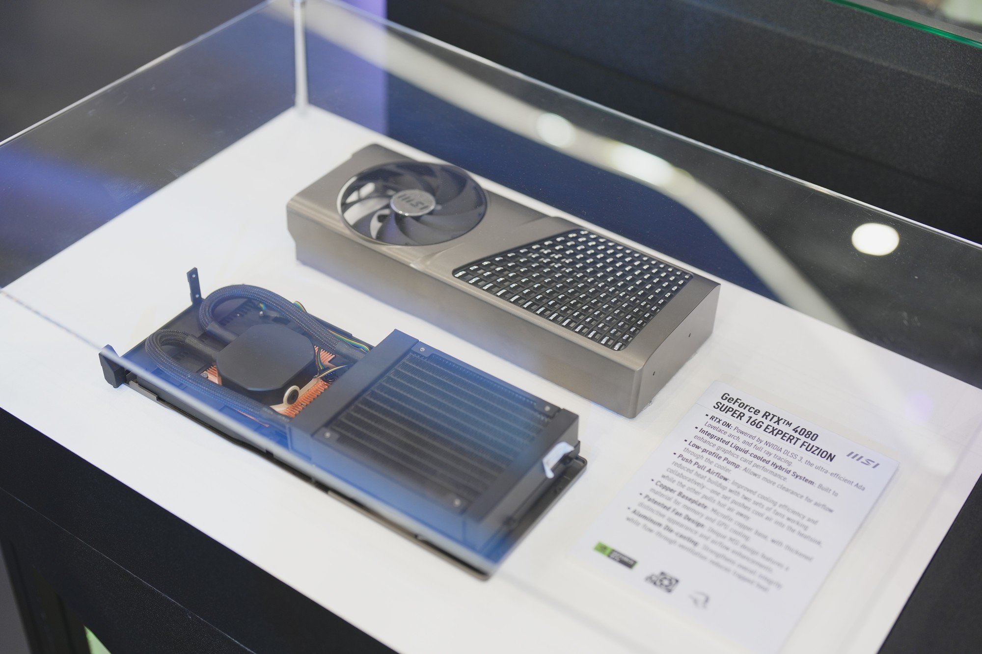 微星携众多新品亮相Computex2024 黄仁勋亲临展台签名留念!