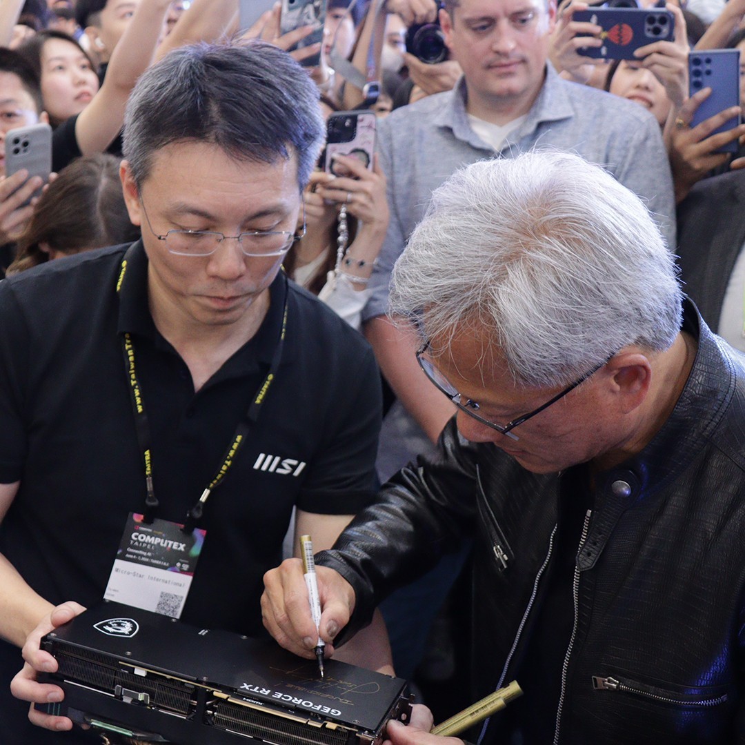 微星携众多新品亮相Computex2024 黄仁勋亲临展台签名留念!