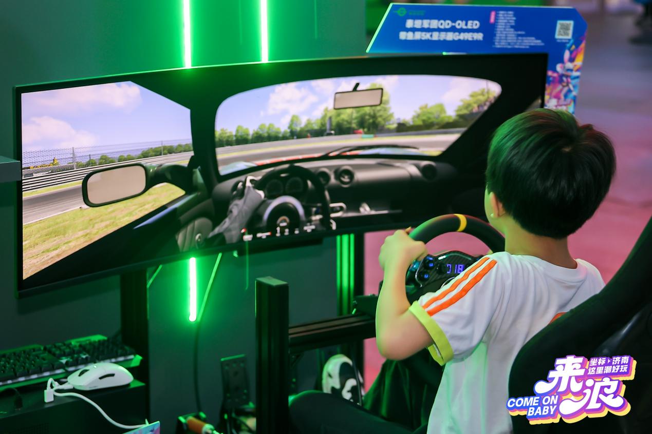 泰坦军团爆燃泉城济南 专业电竞设备好玩又好看